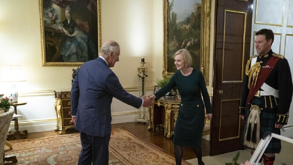 "ميل أون صنداي'' تزعم أن متسللين مرتبطين بروسيا اخترقوا هاتف تراس الشخصي