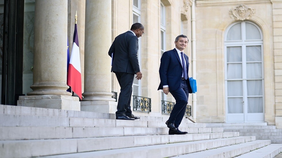 وزير الداخلية الفرنسي يتوعد المهاجرين غير الشرعيين