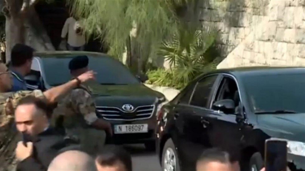 لبنان.. حادث سير أثناء مرور موكب عون (فيديو)