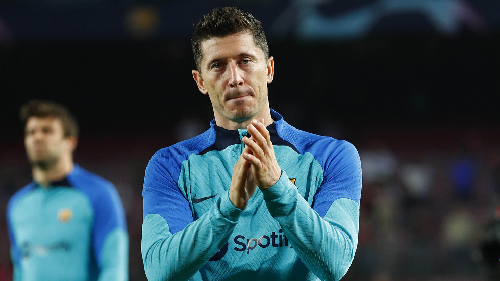 مدرب برشلونة يستبعد ليفاندوفسكي من مواجهة فيكتوريا بلزن