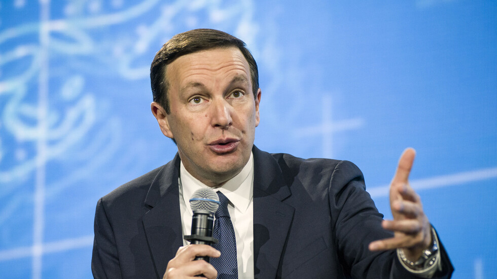 سيناتور أمريكي يدعو السلطات لدراسة "عواقب" امتلاك السعودية حصة في "تويتر"