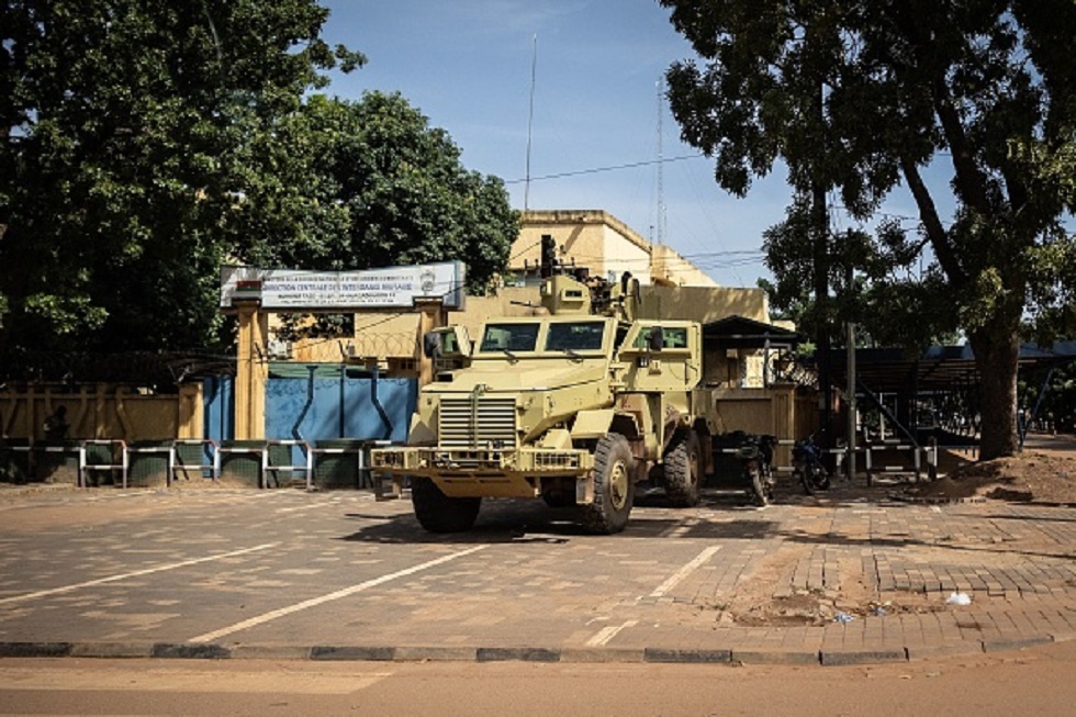 الحاكم العسكري لبوركينا فاسو: الرئيس المخلوع لجأ إلى قاعدة للجيش الفرنسي ويخطط لهجوم مضاد