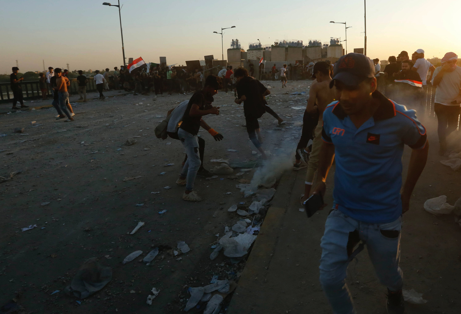 حصيلة جديدة لمصابي تظاهرات بغداد والبصرة.. وخلية الإعلام الأمني توضح (صور)