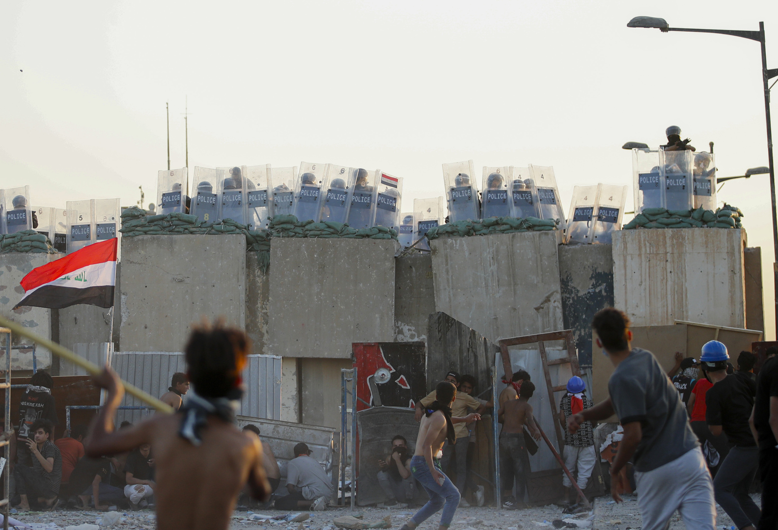 حصيلة جديدة لمصابي تظاهرات بغداد والبصرة.. وخلية الإعلام الأمني توضح (صور)
