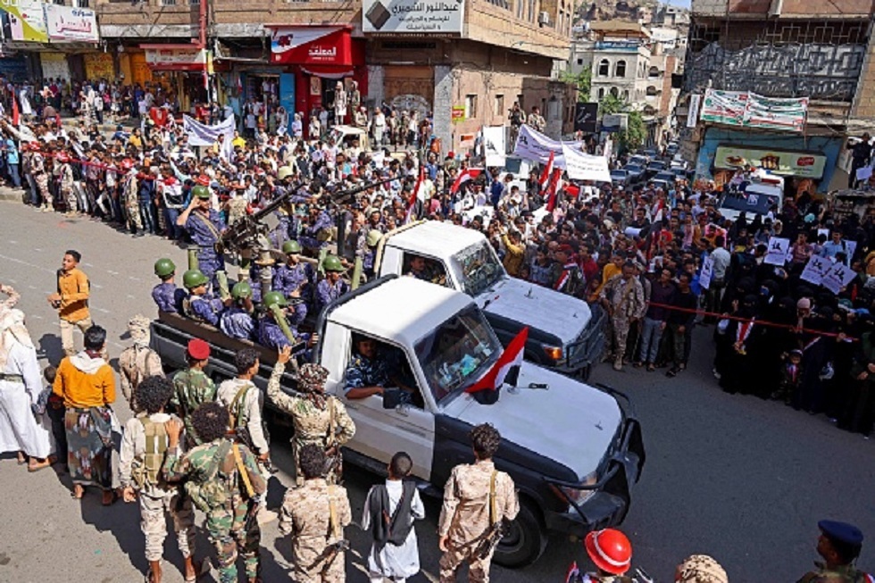 اليمن.. مسؤولون بالحكومة يشنون هجوما على الحوثيين