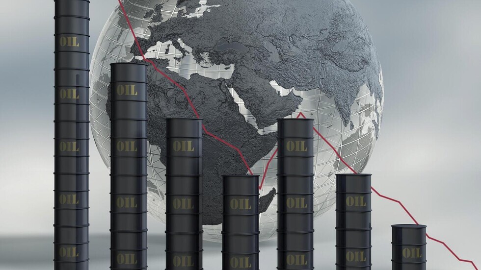 فاينانشيال تايمز: السعودية وروسيا تخططان لخفض كبير في كميات إنتاج النفط