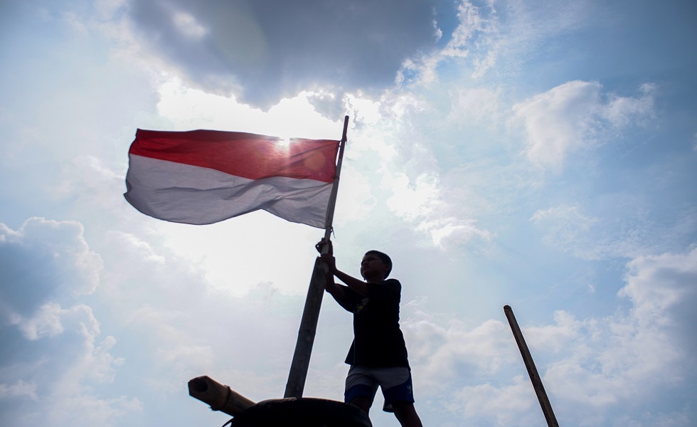 إندونيسيا.. طرد ضابطين لعقا كعكة قدماها للقيادة العسكرية