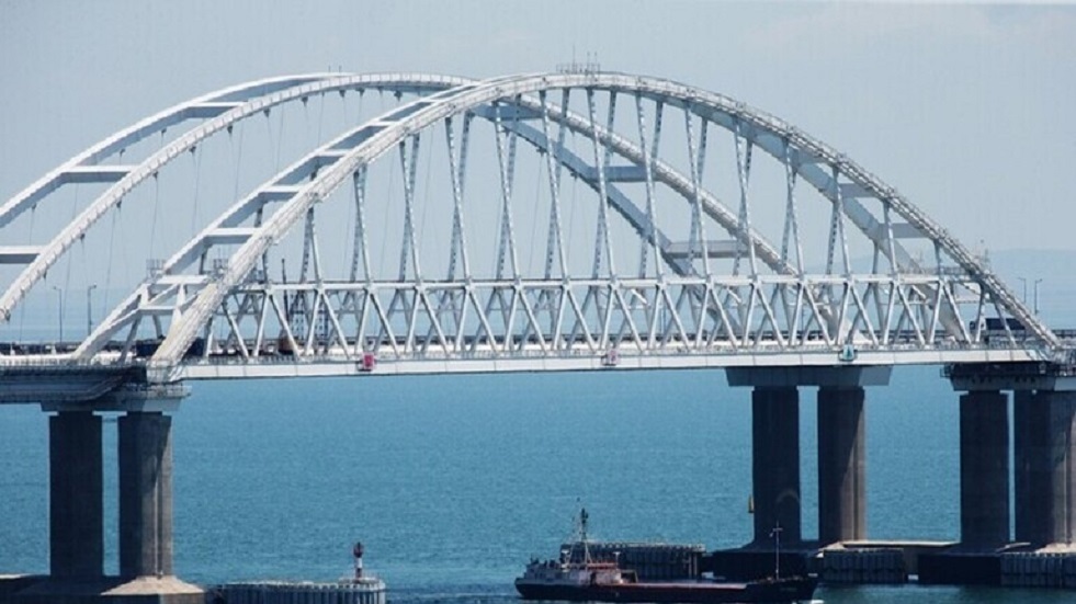 نظام كييف يتبنّى تفجير جسر القرم