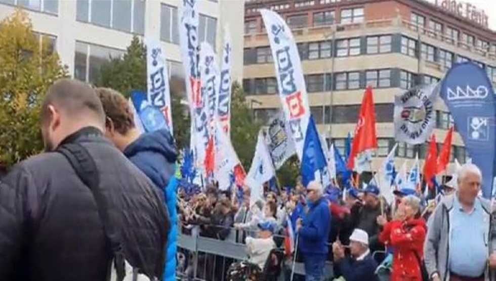 الآلاف يحتشدون ضد غلاء أسعار المعيشة والطاقة في براغ