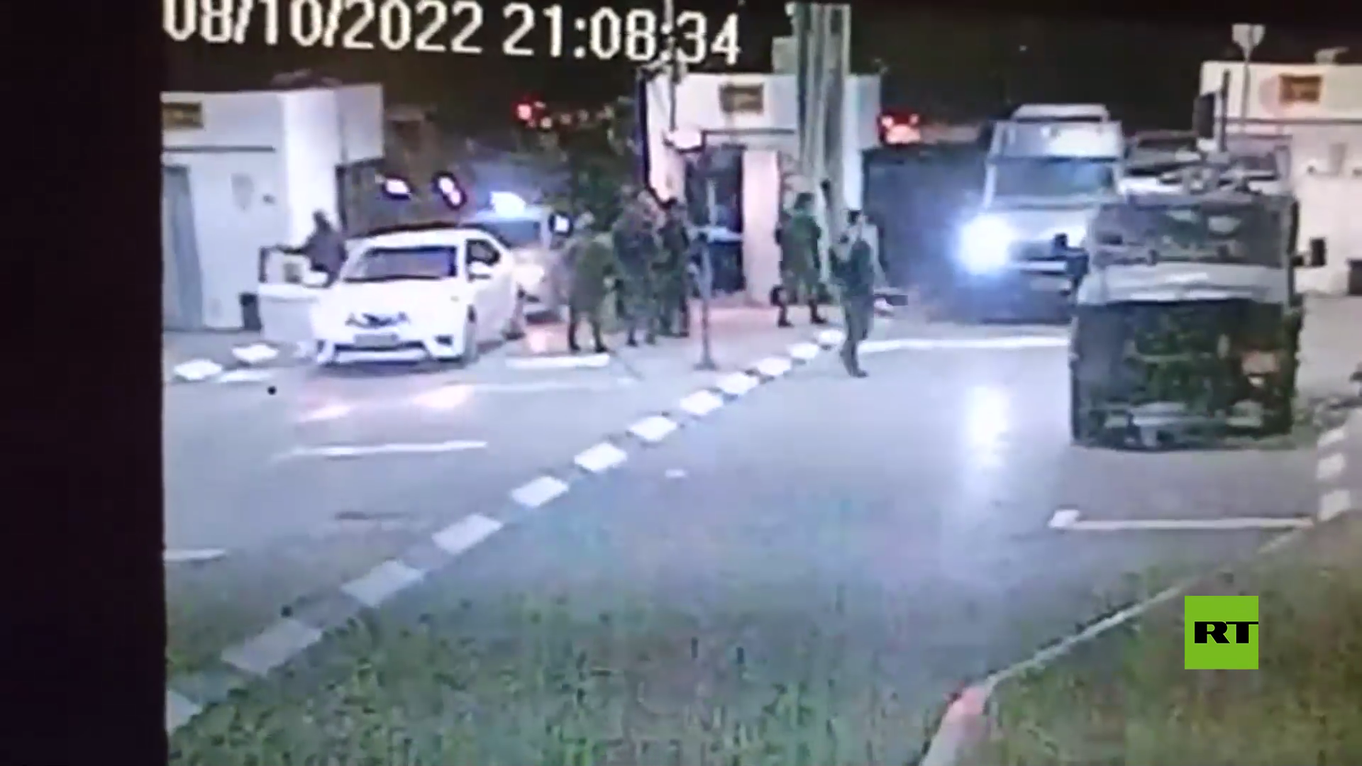 لحظة إطلاق النار على مجموعة جنود إسرائيلين عند حاجز شعفاط في القدس وهروب المنفذ