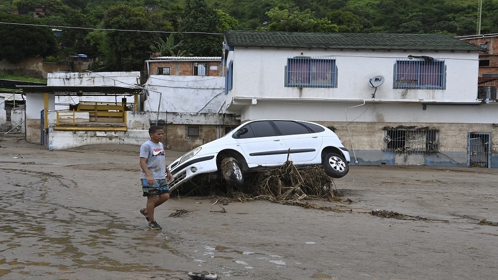 فنزويلا.. مصرع 22 شخصا وفقدان أكثر من 50 آخرين إثر انزلاقات أرضية (صور)
