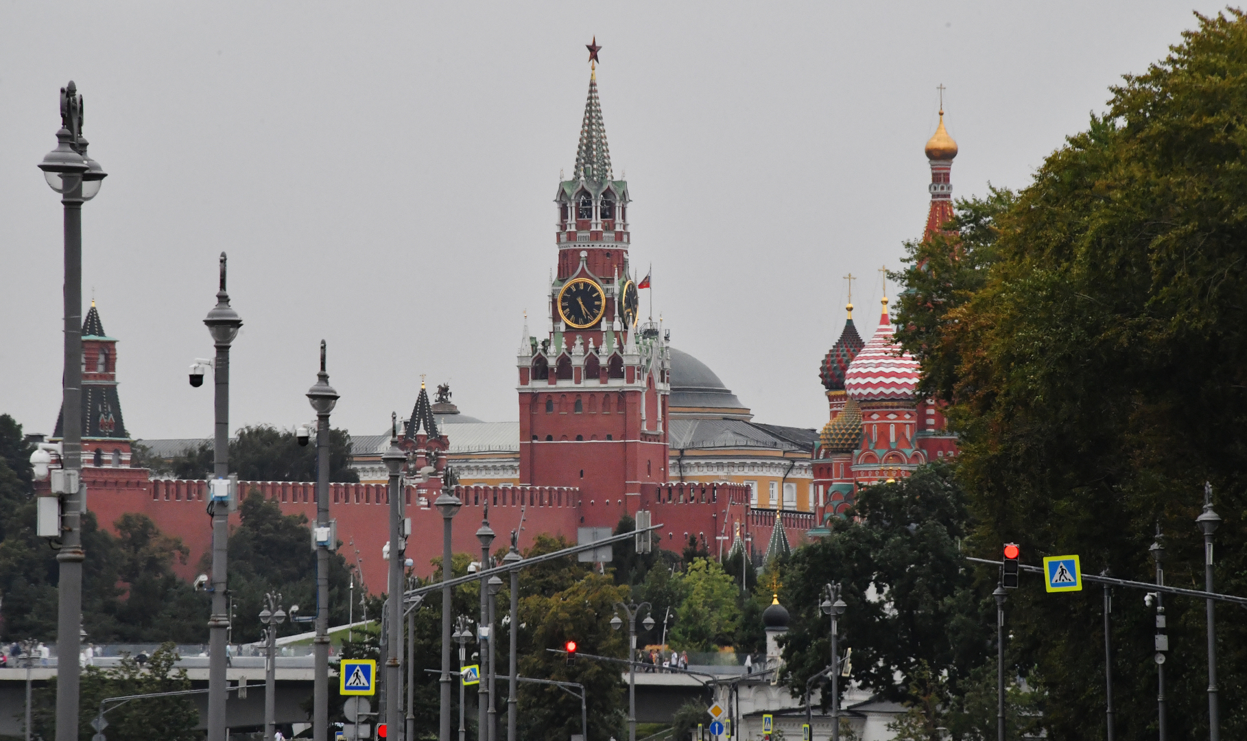 رئيس الإمارات يزور روسيا غدا ويلتقي بوتين