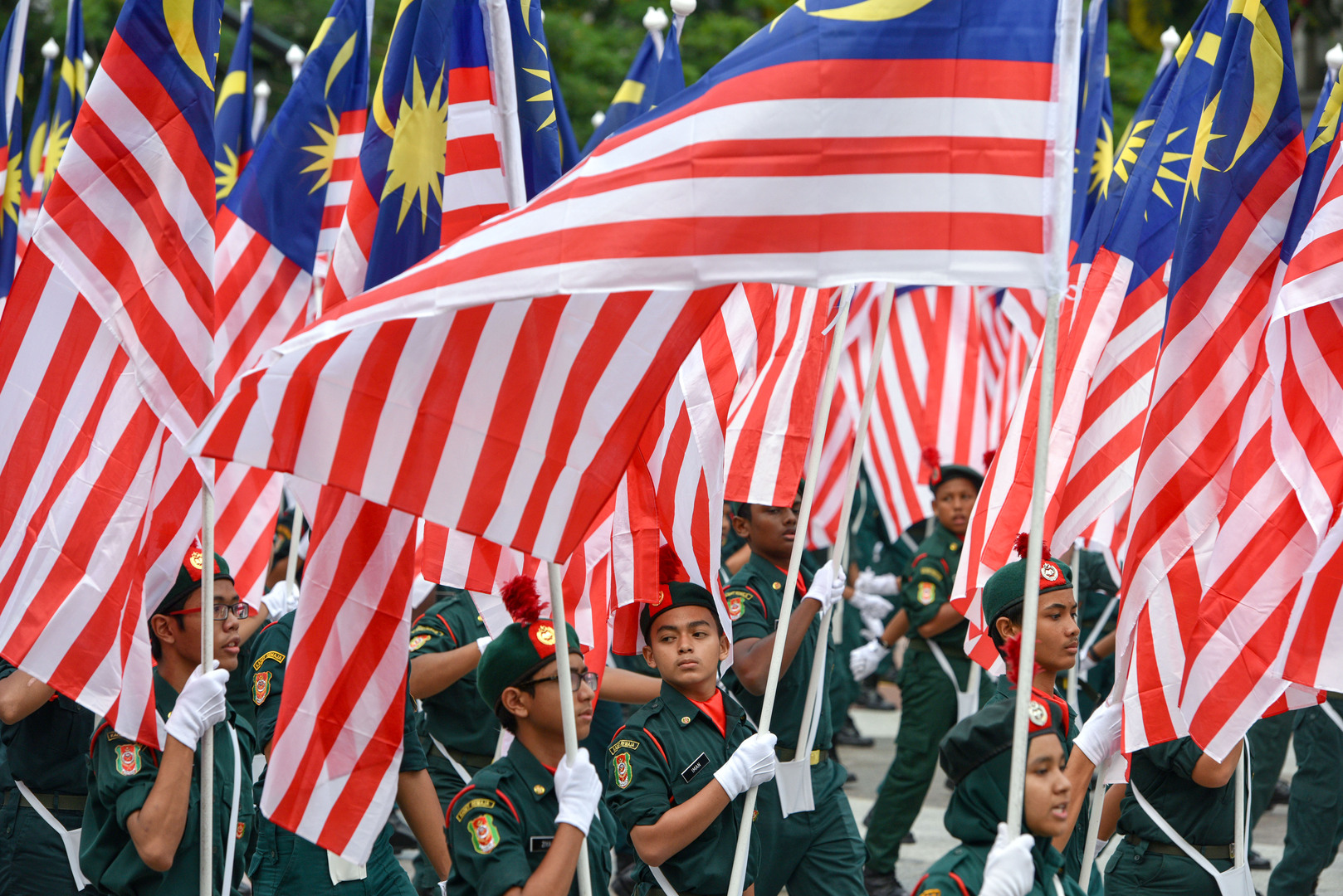 رئيس وزراء ماليزيا يحل البرلمان ويدعو لانتخابات مبكرة