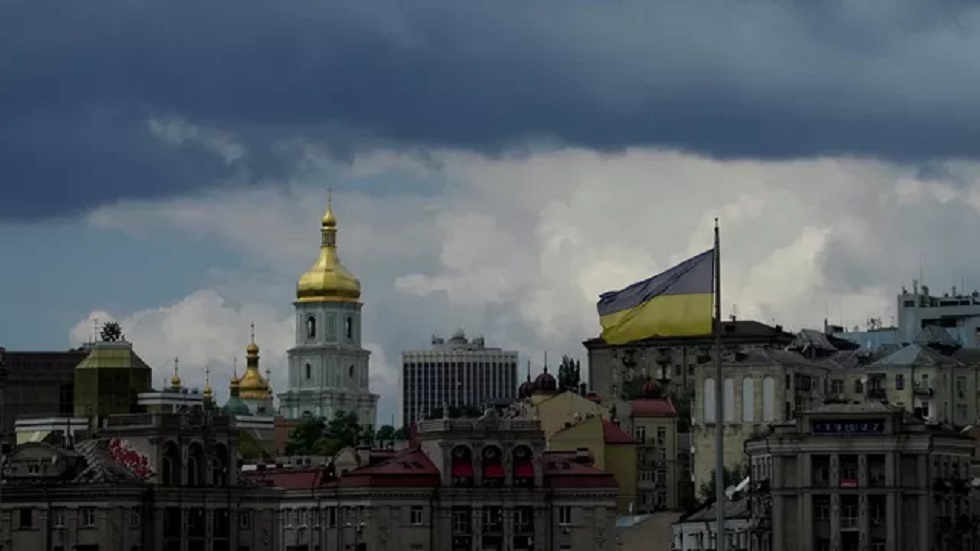كييف تدرج أقطاب القيادة السياسية والعسكرية الروسية على 