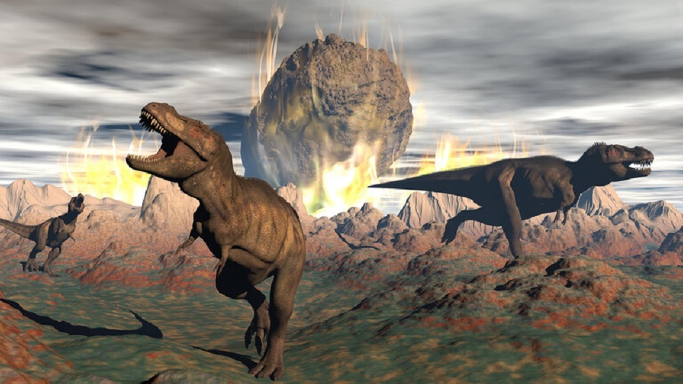 كم قنبلة ذرية تعادل طاقة الكويكب الذي اصطدم بالأرض وقتل الديناصورات؟