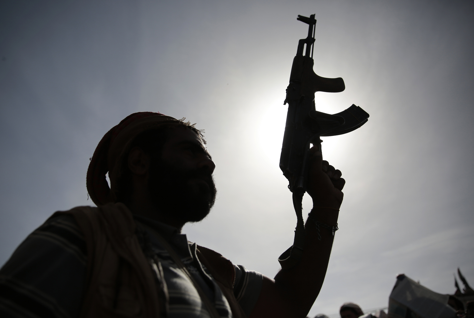 الحوثيون يتهمون التحالف العربي باحتجاز سفينة ديزل