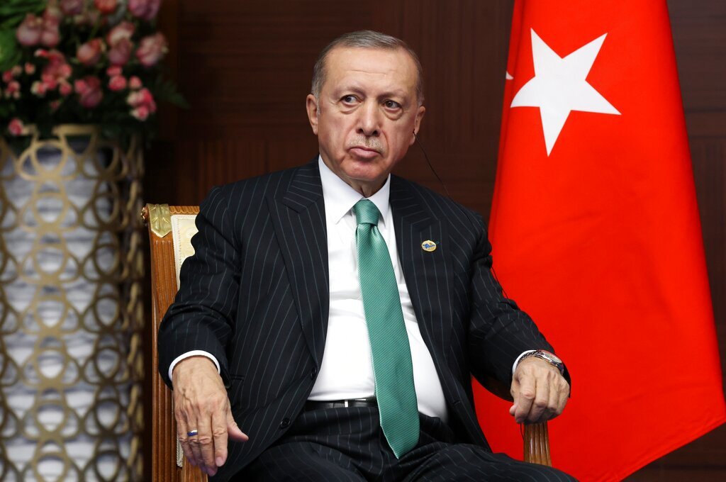 أردوغان يتفقد مكان حادثة انفجار المنجم في بارتن