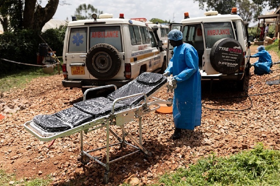 أوغندا تفرض إغلاقا على منطقتين لمواجهة تفشي وباء 