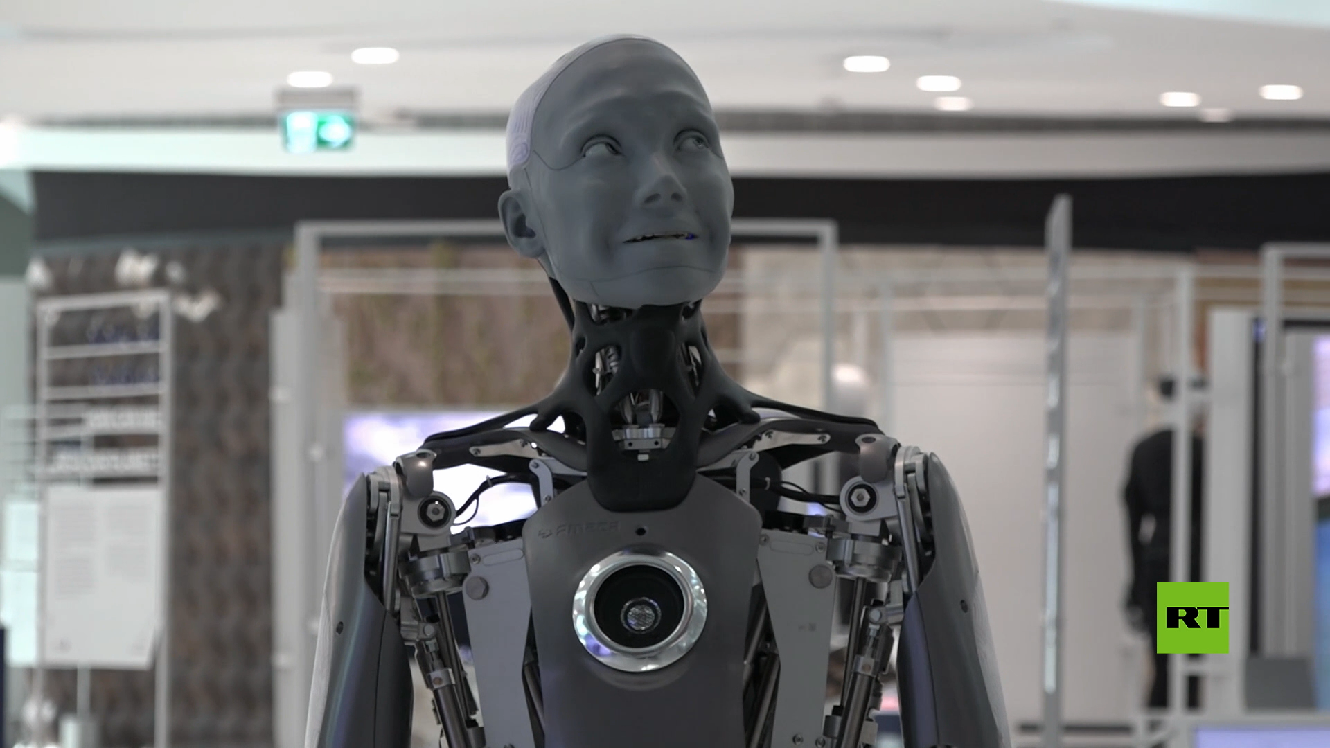 متحف دبي يعين أول روبوت بشري