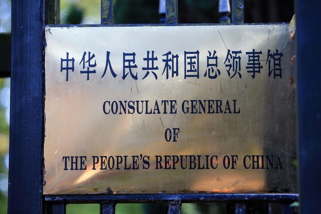 متظاهرون ينتهكون حرم القنصلية الصينية في مانشستر