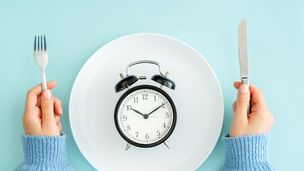 خبراء يكشفون عن الوقت المحدد من اليوم الذي يجب أن تأكل فيه كل طعام لتحقيق الفائدة الصحية