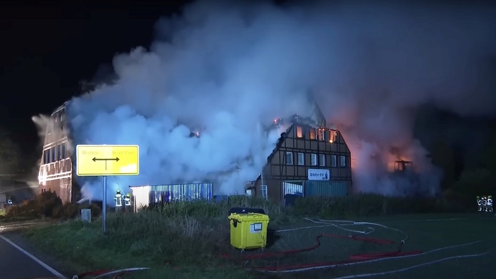 ألمانيا.. حريق يلتهم مخيما للاجئين الأوكرانيين شمال البلاد (فيديو)