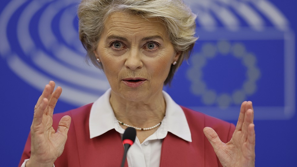 سياسي فرنسي: رئيسة المفوضية الأوروبية مجنونة ويجب سجنها بعد تصريحها حول أوكرانيا