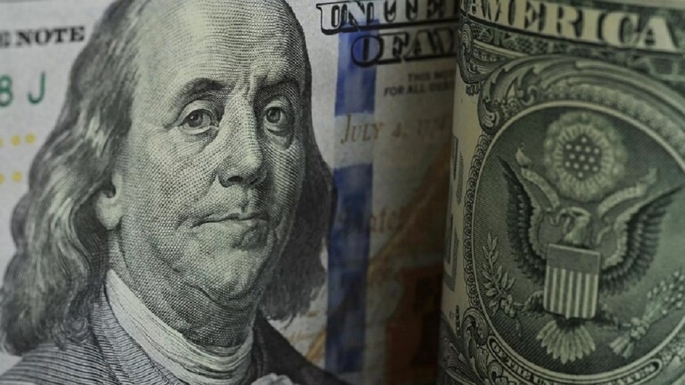 خبير أمريكي يحدد 3 سيناريوهات تدفع لتقليل أهمية دور الدولار كعملة احتياطية