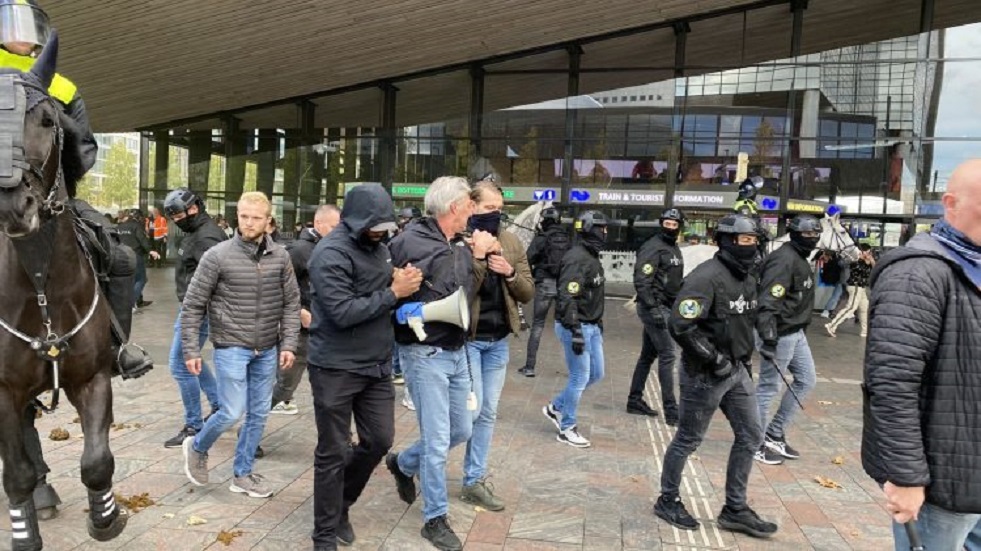 الشرطة الهولندية تمنع حركة 