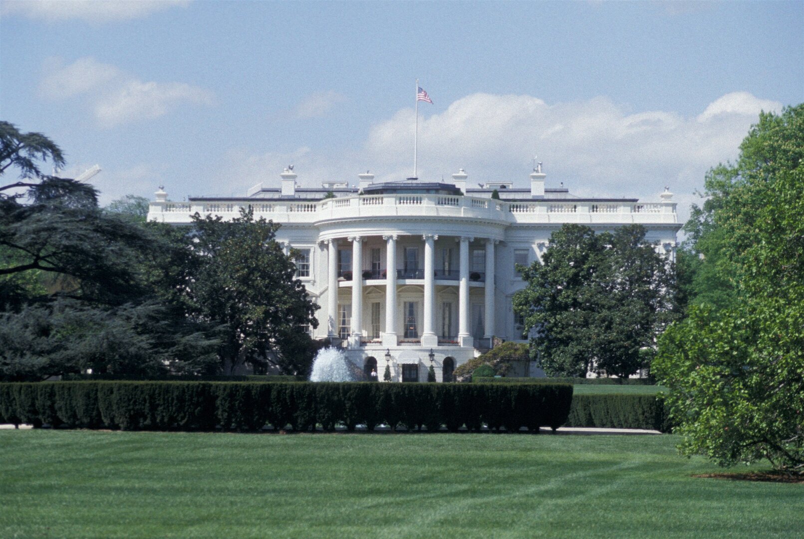 البيت الأبيض يتلقى دعوة من أعضاء في الكونغرس للمفاوضات مع روسيا حول أوكرانيا