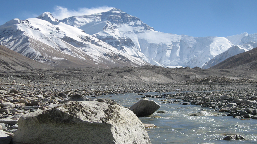 اكتشاف فيروسات قديمة في ماء ذوبان الأنهار الجليدية في التبت!