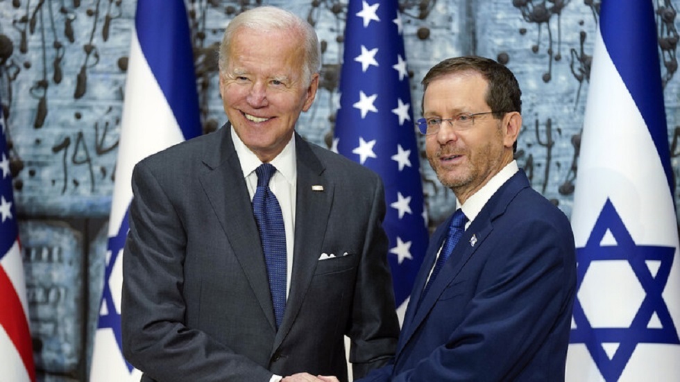 الرئيس الإسرائيلي يتسحاق هرتصوغ والرئيس الأمريكي جو بايدن