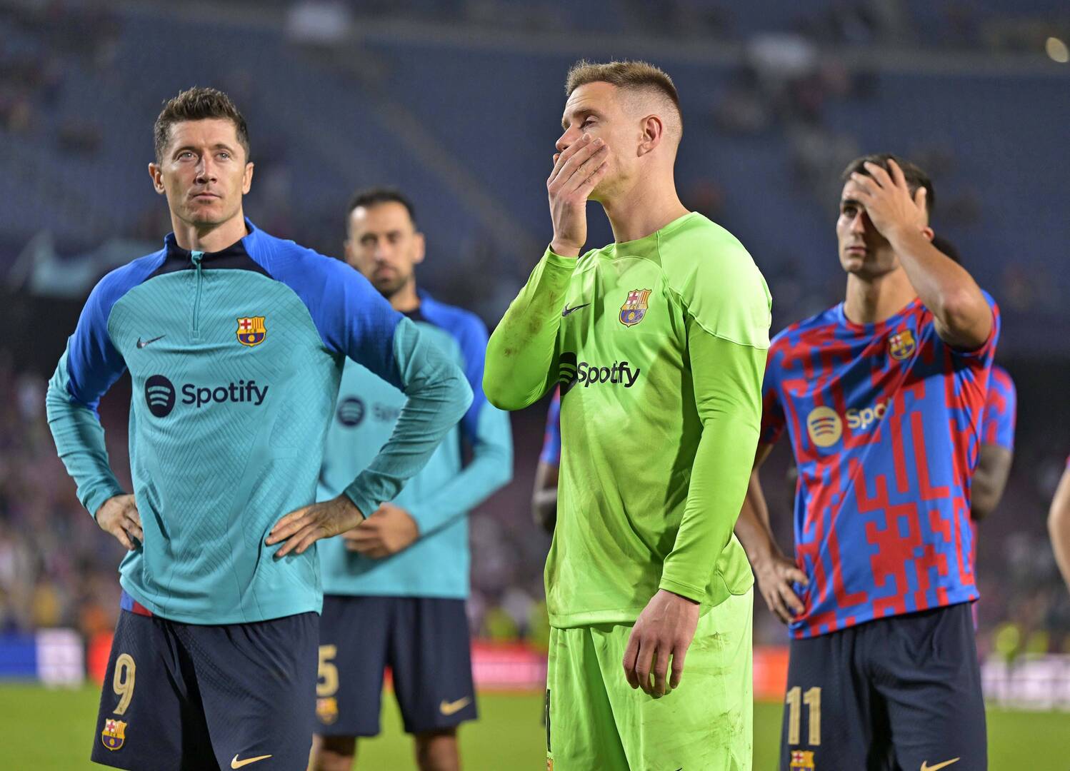 بالفيديو.. رد فعل جماهير برشلونة بعد الخسارة المذلة أمام بايرن ميونخ