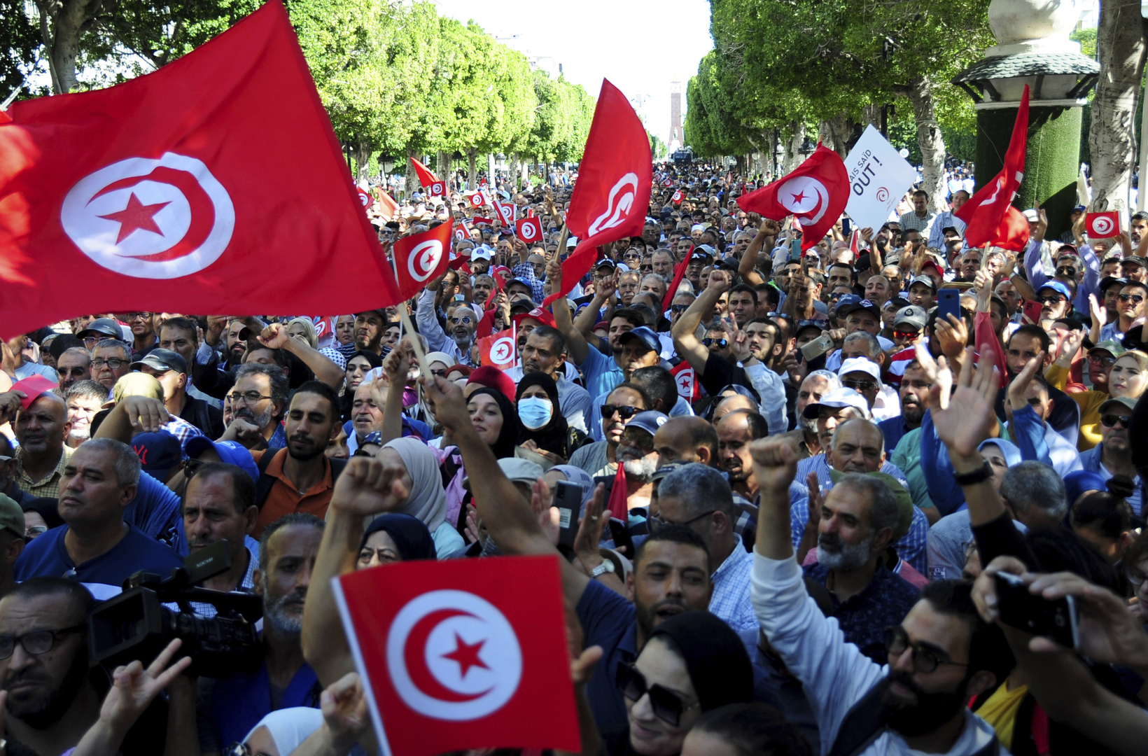 عضوان في الشيوخ الأمريكي يطالبان بايدن باتخاذ قرار مهم تجاه تونس