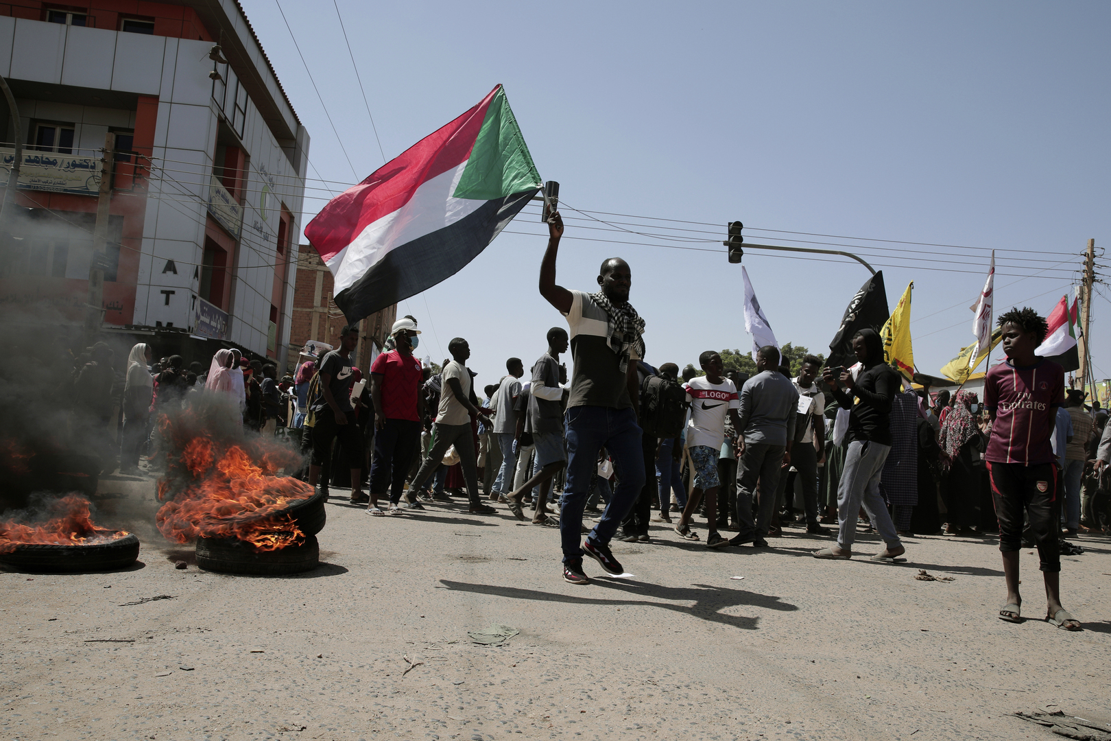 السودان.. آلاف الاسلاميين يتظاهرون في الخرطوم ضد وساطة الأمم المتحدة لحل أزمة البلاد
