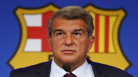 الاتحاد الإسباني يعاقب رئيس نادي برشلونة لابورتا