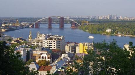وسائل إعلام: إطلاق نار ودوي انفجار على الضفة اليسرى لنهر دنيبر في كييف