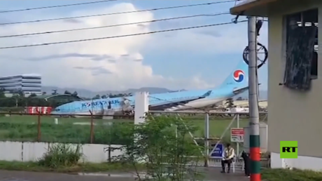 مشاهد جديدة لانزلاق طائرة كورية جنوبية في الفلبين