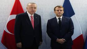 ماكرون يحث أردوغان على مواجهة