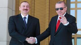 أردوغان وعلييف يسخران من مراسلة