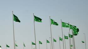 بداخلها غواصات.. تركي آل الشيخ يعلن عن مدينة ترفيهية في الرياض تشمل أكبر بحيرة في العالم (فيديو)