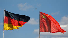 برلين تدعو إلى مزيد من الحذر في التعامل التجاري مع الصين