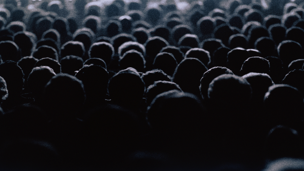 خبير يشرح لماذا تحول اندفاع الحشود المأساوي في سيئول إلى مكان يلتقي فيه الفرح بالموت!