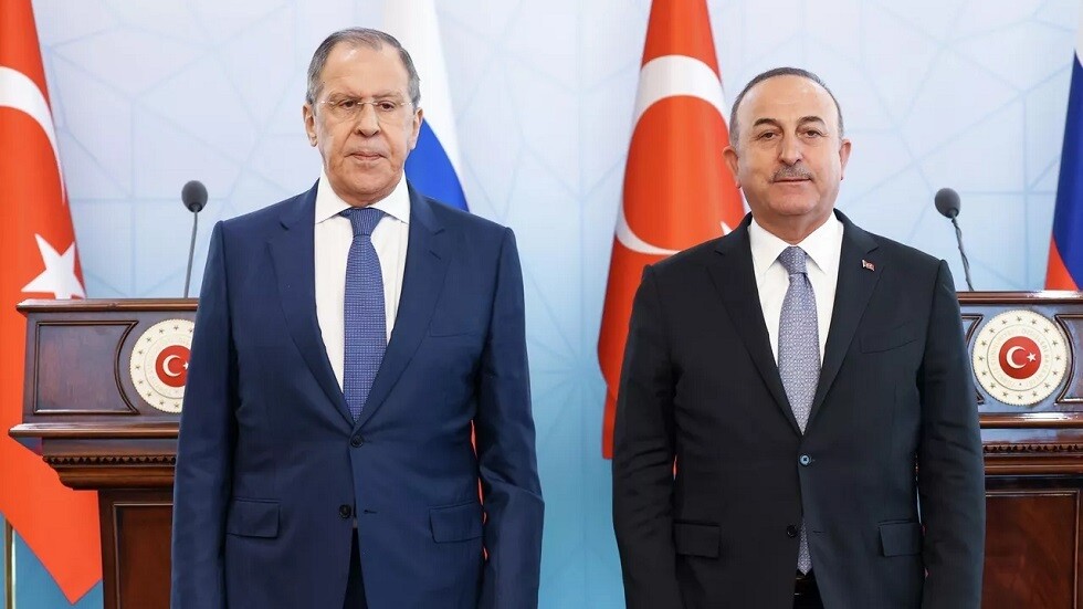 لافروف وتشاووش أوغلو يبحثان هاتفيا الوضع بشأن اتفاق الحبوب