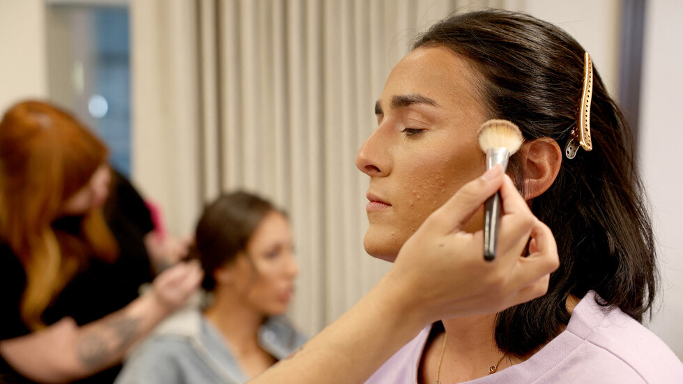 "وزيرة السعادة" التونسية تنضم لقائمة ضحايا "التماثيل القبيحة" (صور)