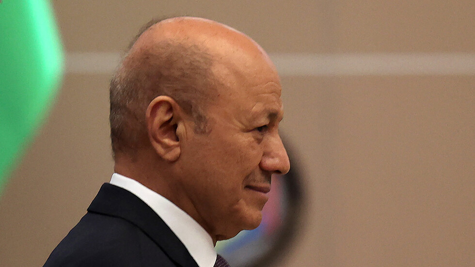 رئيس مجلس القيادة الرئاسي اليمني يدعو الى تصنيف عربي جماعي للحوثيين "كمنظمة إرهابية"