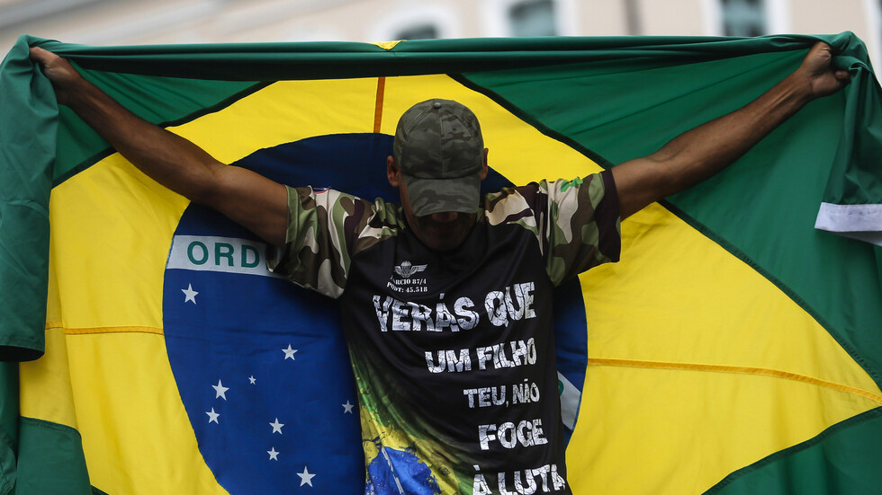 البرازيل..أنصار بولسونارو يطالبون الجيش بالتدخل لإبقائه في السلطة