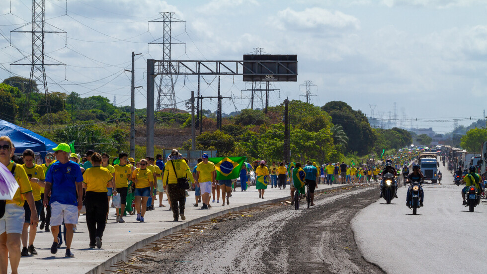 بولسونارو يدعو أنصاره المحتجين على نتائج الانتخابات لفتح الطرق