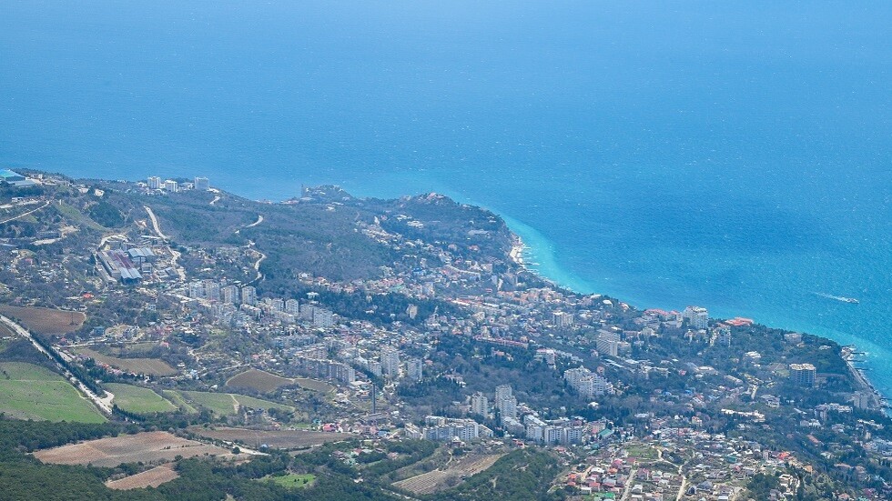 سلطات القرم تجرد زيلينسكي من ممتلكاته في شبه الجزيرة