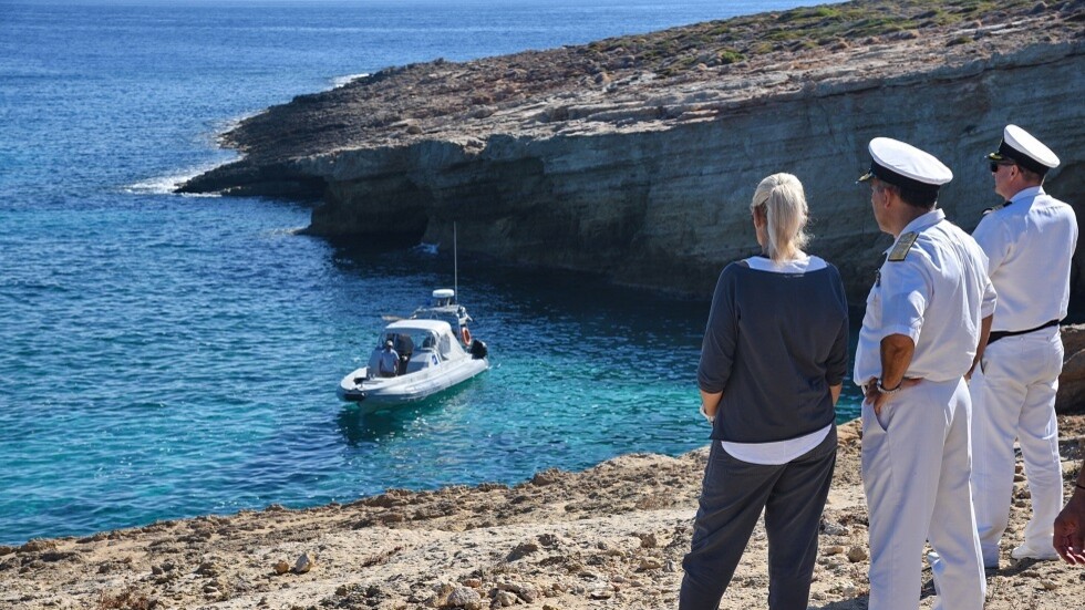 اليونان.. خفر السواحل ينتشل جثث 5 أطفال إثر غرق قارب للمهاجرين